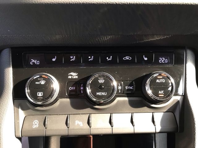 Karoq Tour 2.0 TDI 4x4 DSG*KAMERA*NAVI*
