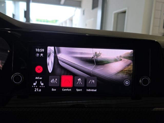 Golf VIII R-Line 1.5 eTSI DSG*ACC*AMBIENTE*