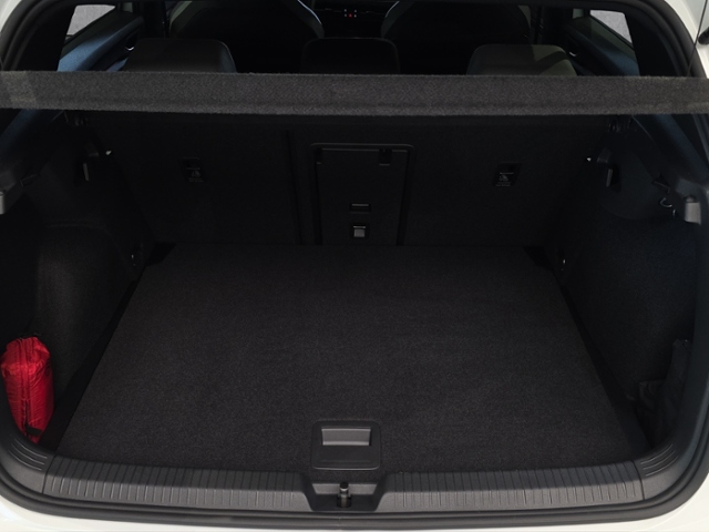 Golf VIII R-Line 1.5 eTSI DSG*ACC*AMBIENTE*