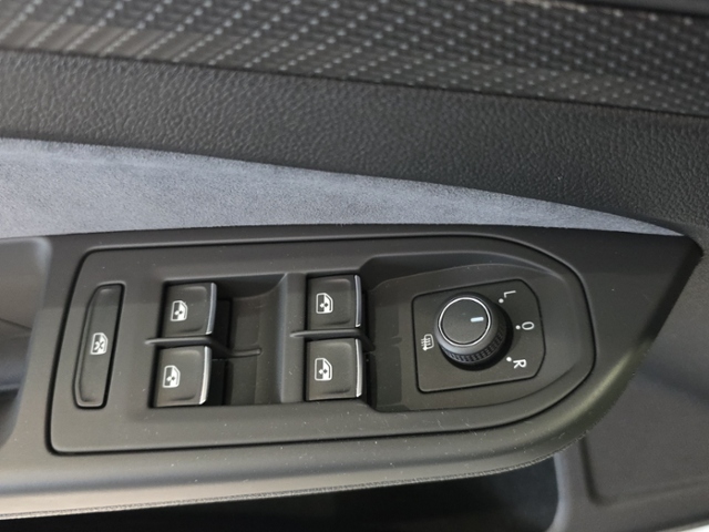 Golf VIII R-Line 1.5 eTSI DSG*ACC*AMBIENTE*