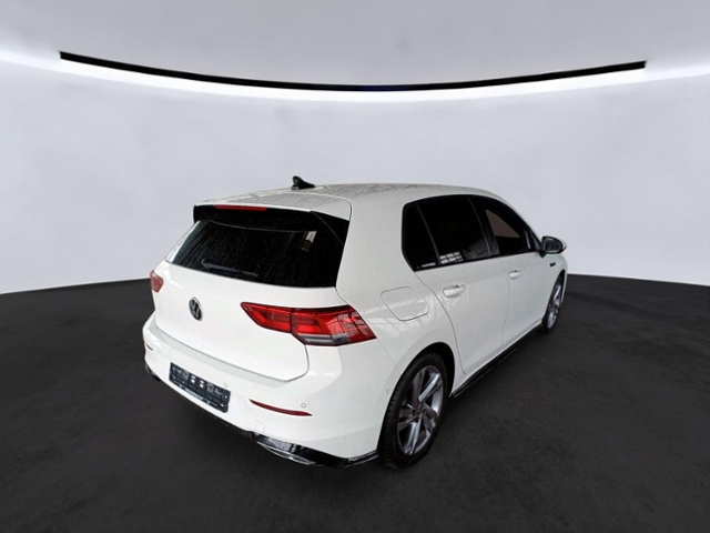 Golf VIII R-Line 1.5 eTSI DSG*ACC*AMBIENTE*