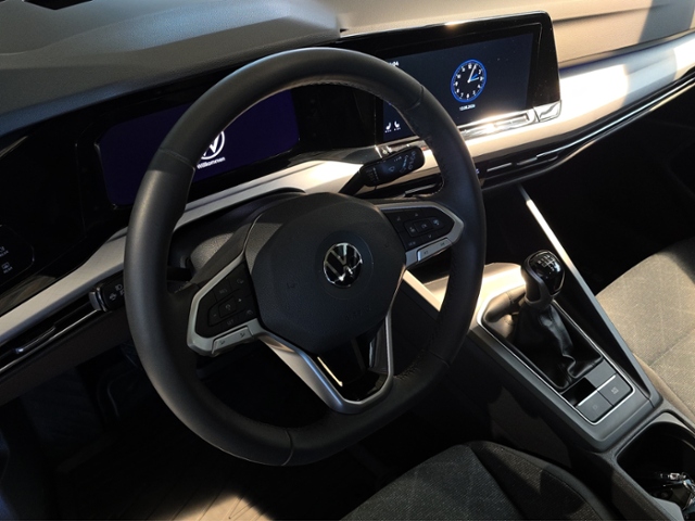 Golf VIII Life 1.5 TSI 6-Gang*PANO*STHZ*HUD*