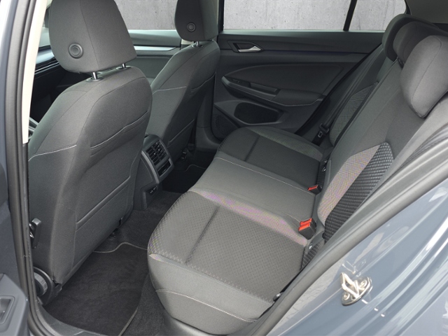 Golf VIII Active 1.0 TSI 6-Gang*KAMERA*SHZ*