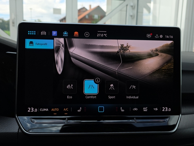 Golf VIII Var. R-Line 1.5 eTSI DSG*AHK*IQ.LIGHT*