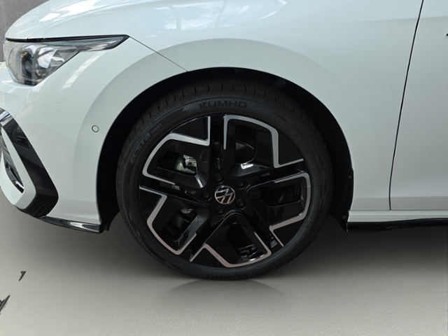 Golf VIII Var. R-Line 1.5 eTSI DSG*AHK*IQ.LIGHT*