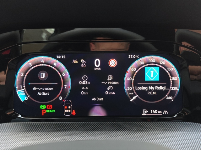Golf VIII Var. R-Line 1.5 eTSI DSG*AHK*IQ.LIGHT*