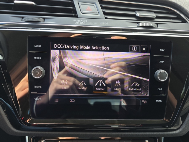 Touran R-Line 2.0 TDI DSG*AHK*PANO*7-SITZ*
