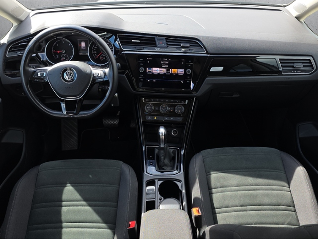 Touran R-Line 2.0 TDI DSG*AHK*PANO*7-SITZ*