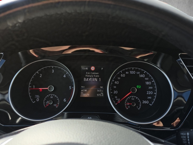 Touran R-Line 2.0 TDI DSG*AHK*PANO*7-SITZ*