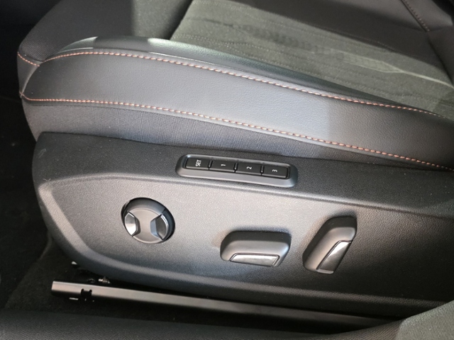 Leon 1.5 eTSI DSG*COPPER*NAVI*MATRIX*BEATS*