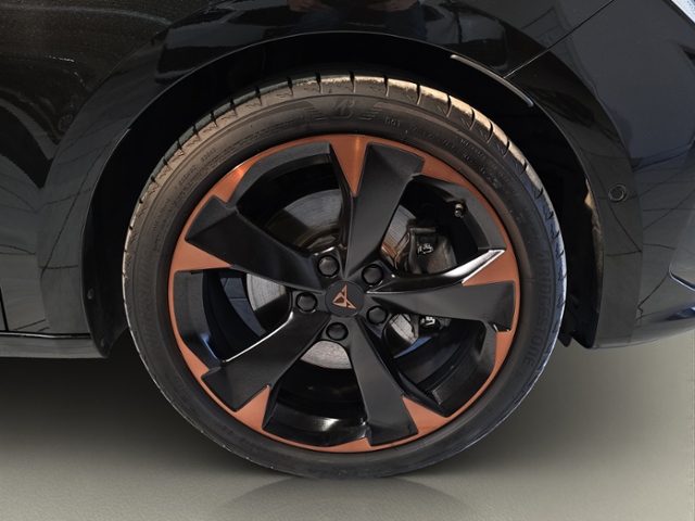 Leon 1.5 eTSI DSG*COPPER*NAVI*MATRIX*BEATS*